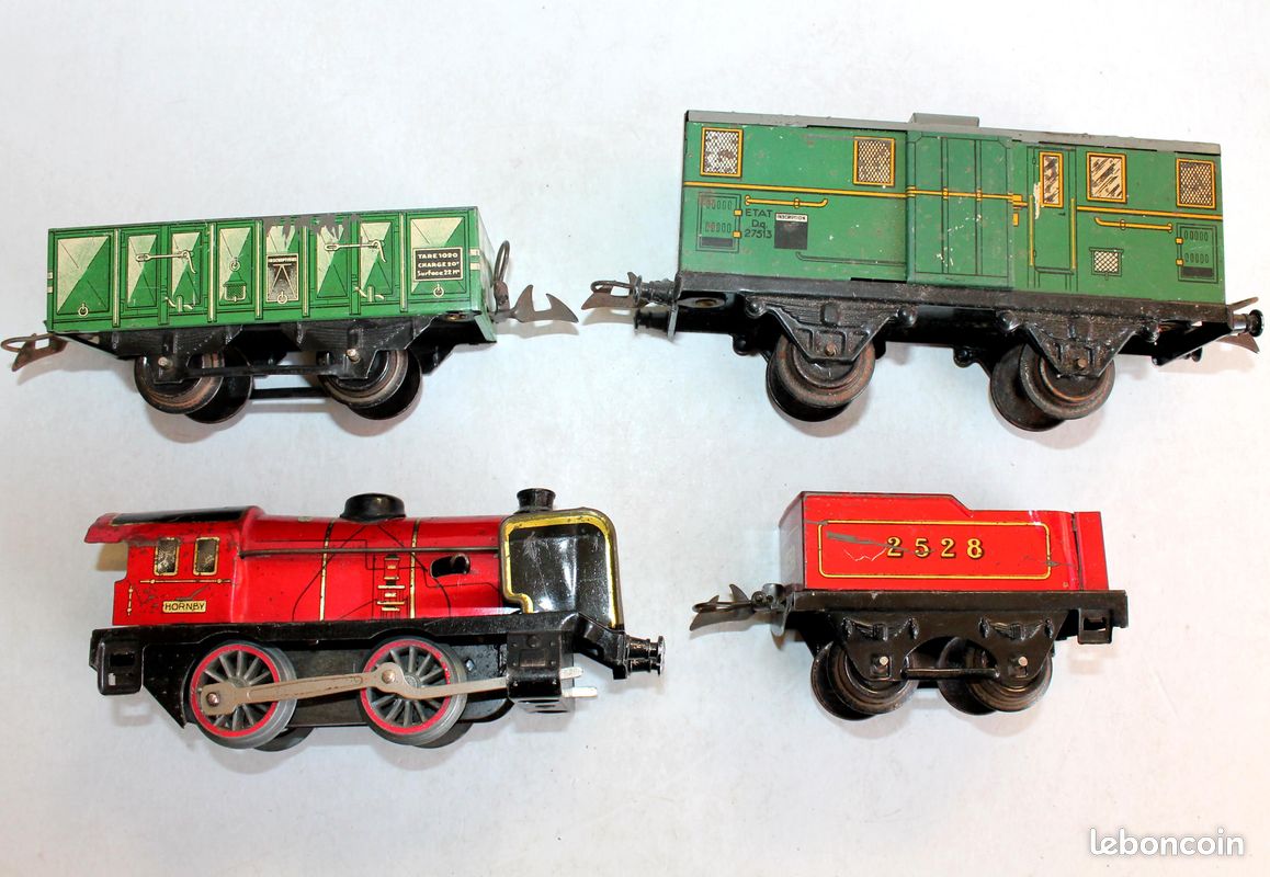 Locomotive mecanique série HORNBY 3615 et ses wagons Écart 0 - Collection