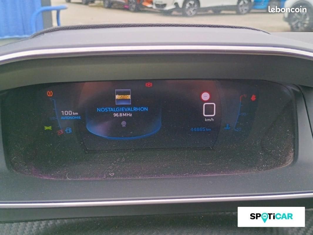 Peugeot 208 PureTech 100 S&S BVM6 Allure (image 17)