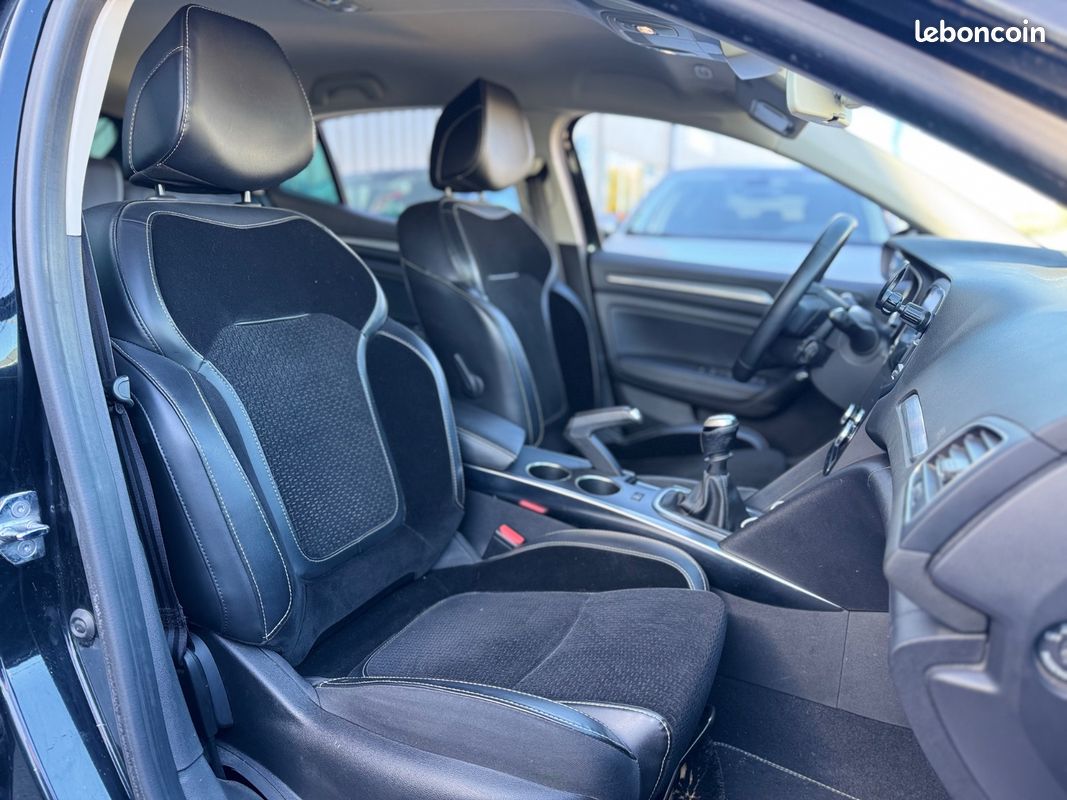 RENAULT MEGANE IV BERLINE dCi 110 Energy Intens + Entretien Complet (image 9)