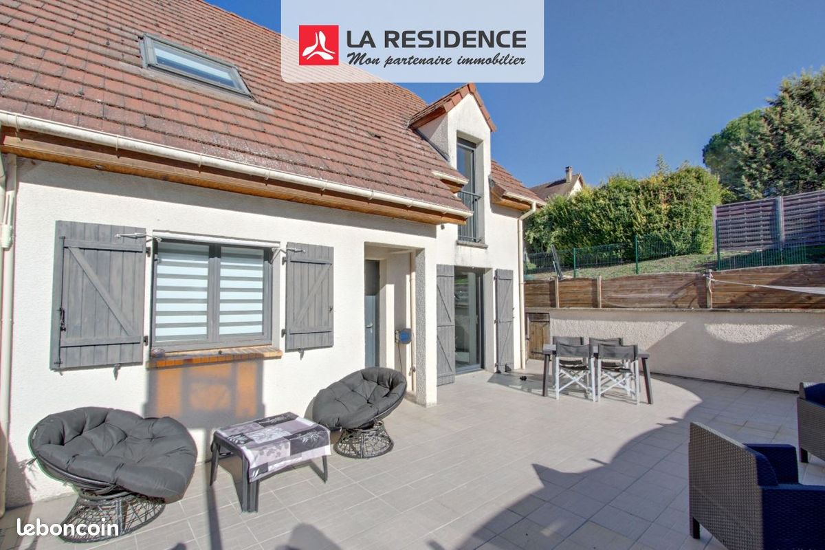 Maison 6 pièces 175 m² · à Saint-Pierre-de-Bailleul · 175 m² · 350 000 €