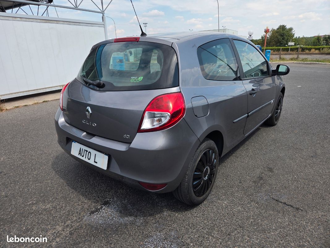 RENAULT CLIO III 2012 - 1.5 dCi eco2 75 cv - 1ER MAIN - KIT DISTRIBUTION NEUF - CLIMATISATION - IDEAL JEUNE PERMIS - FAIBLE CONSOMMATION (image 5)