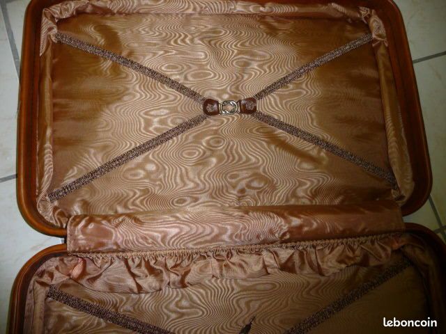 Valise NEUVE-SKAI imitation CUIR - 60 cm X 40 cm (image 10)