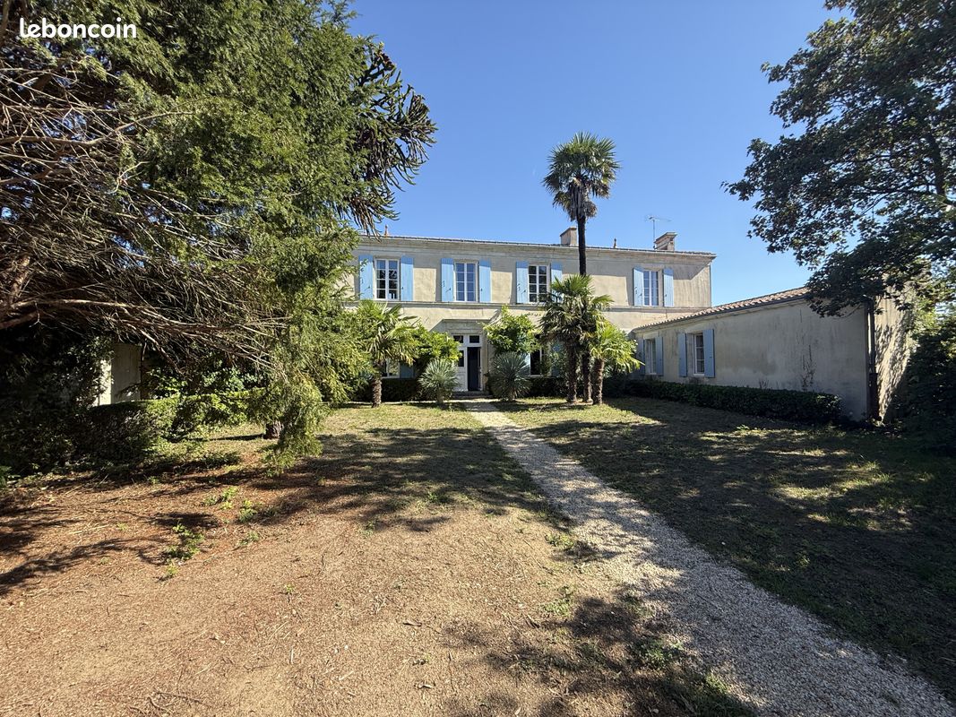 Maison 14 pièces 285 m² · à Saint-Michel-en-l'Herm · 285 m² · 544 960 €