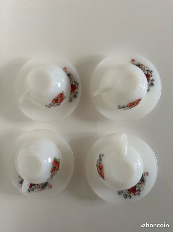 Lot de 4 tasses Arcopal - Brocante Le local à trouvailles