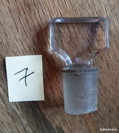 Bouchon verre dans carafes, bouteilles et flacons En Verre