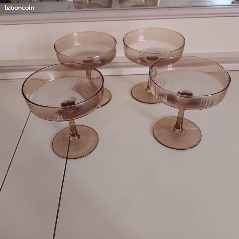 Verres à champagne ou coupes à glace (image 1)