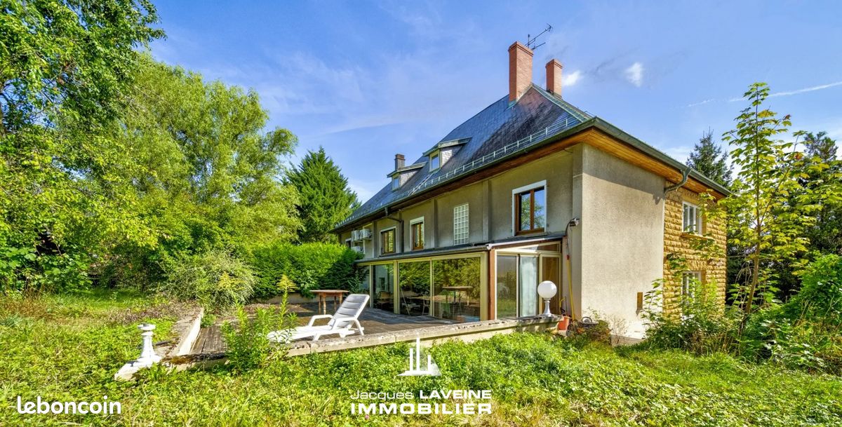 Maison 11 pièces 340 m² · à Jussy · 340 m² · 549 000 €