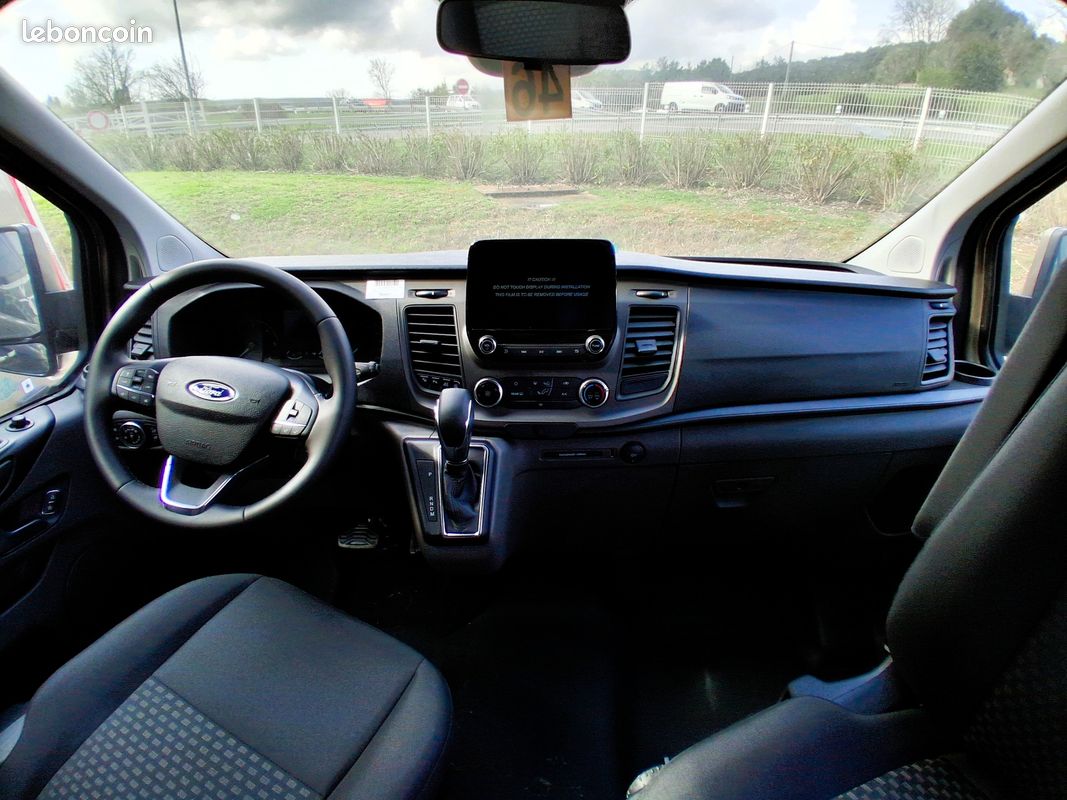 Occasion 0 km Fourgon Van toit relevable Laika F100+ Urban sur Ford Transit Connect 150 cv Boite Auto + 6 places carte grise + Chauffage Webasto + Store + Jantes alus + 4 couchages (image 2)