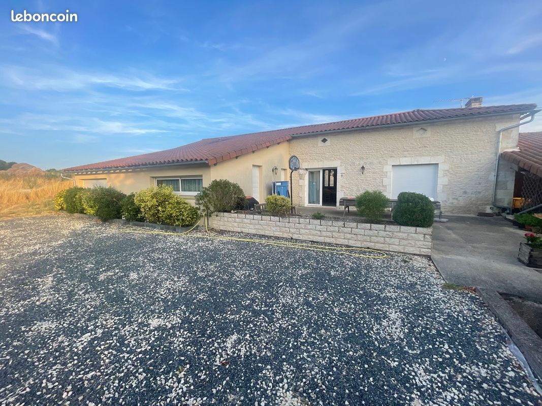 Maison 5 pièces 162 m² · à Gurat · 162 m² · 260 000 €