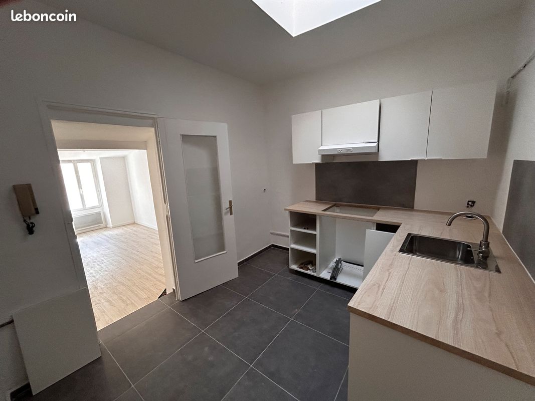 Appartement 2 pièces 43 m² · à Lambesc · 43 m² · 720 €