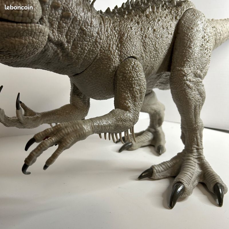 Jurassic World Bébé Indominus Rex figurine