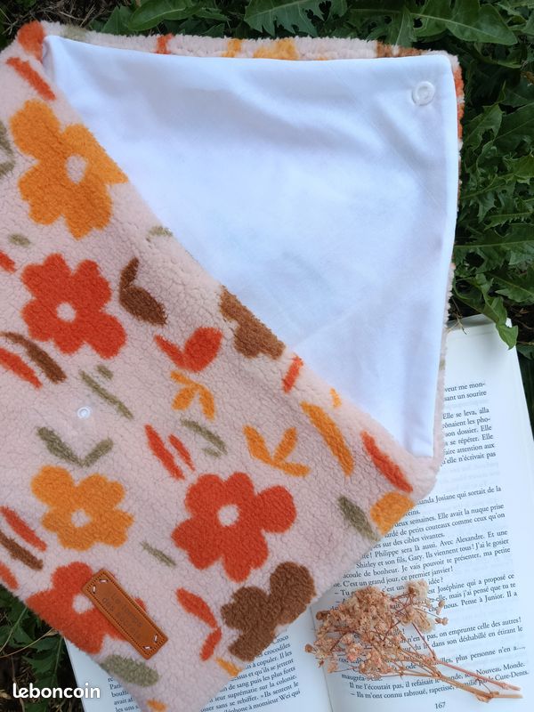 Pochette à livre ou à tablette en sherpa fleuri.fait main (image 4)