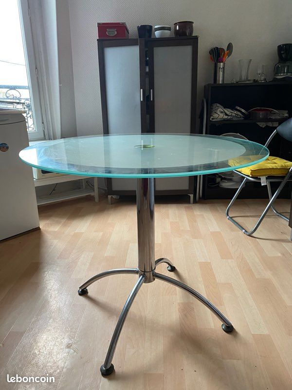 Vente d’une table ronde en verre (image 2)