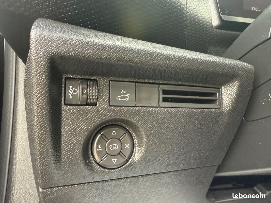 CITROEN C4 X 1.2 PureTech 130 SS EAT8 Shine TVA RECUPERABLE (image 20)
