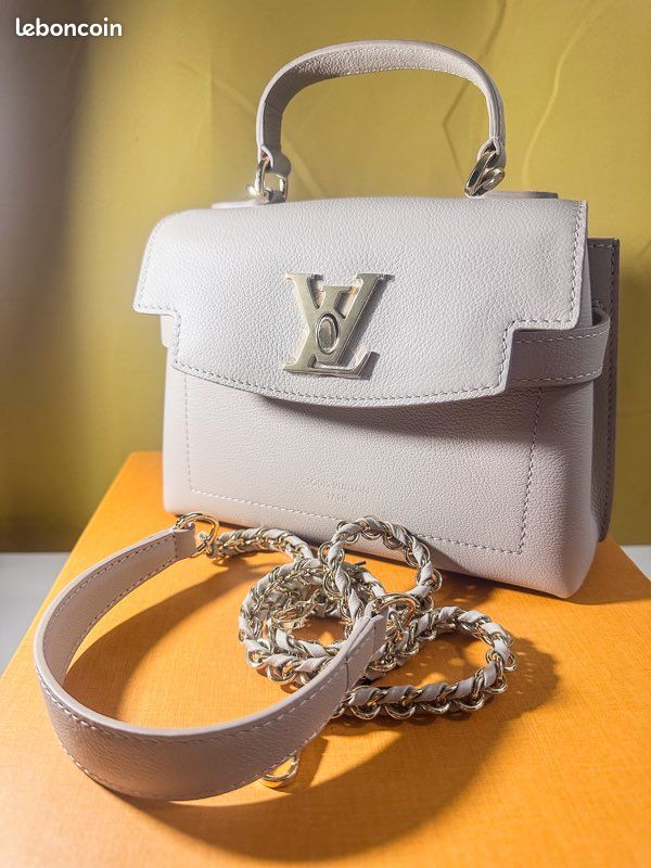 Sac Louis Vuitton Lockme Ever Mini en Greige Accessoires Bagagerie