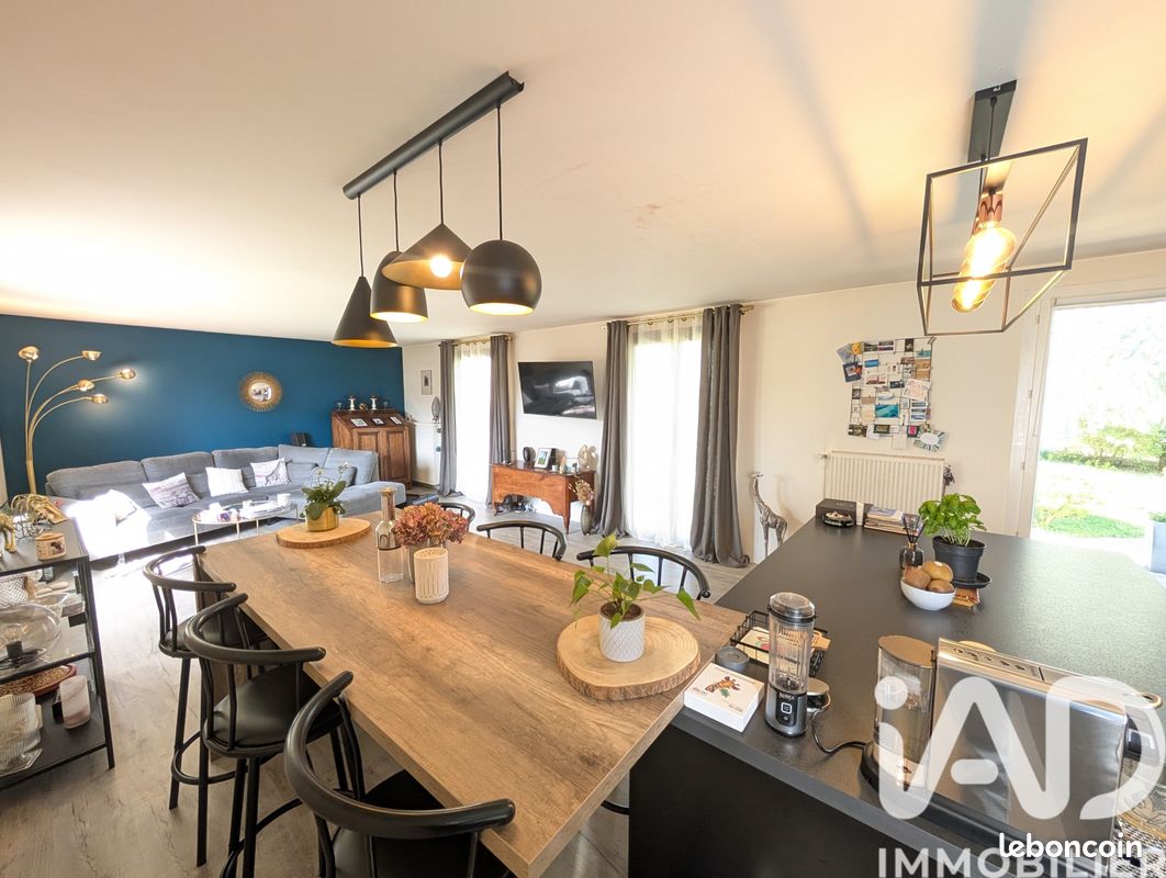 Maison 5 pièces 118 m² · à Montamisé · 118 m² · 235 000 €