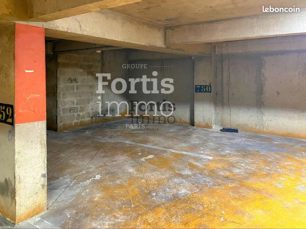 Parking 8 m² · à Paris · 8 m² · 13 000 €