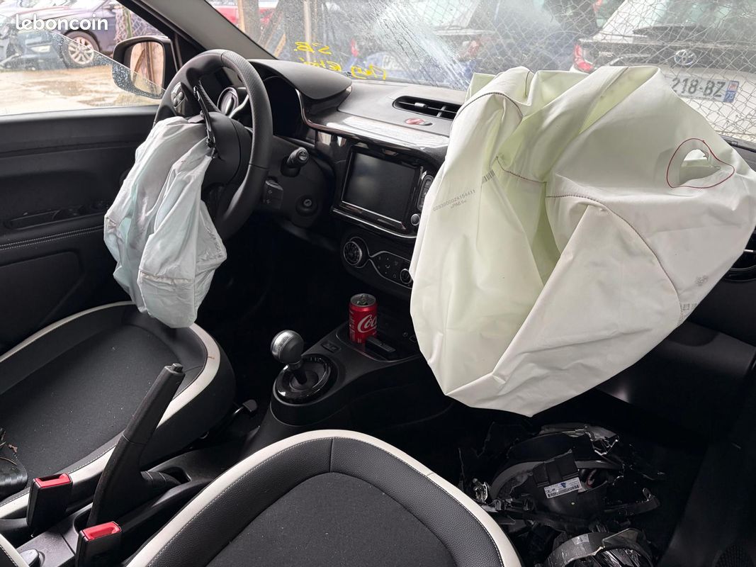 Renault twingo electrique urban night accidente (image 3)