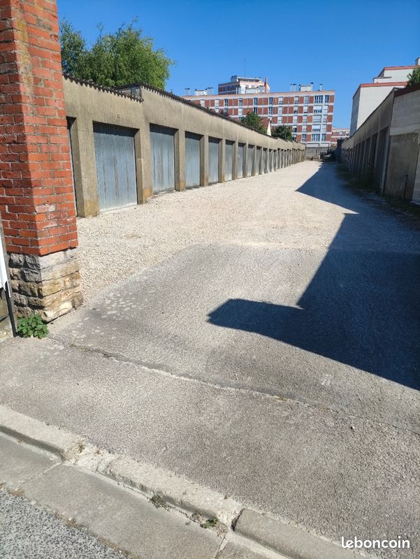 Lot de 8 garage à VENDRE · à Saint-André-les-Vergers · 70 000 €