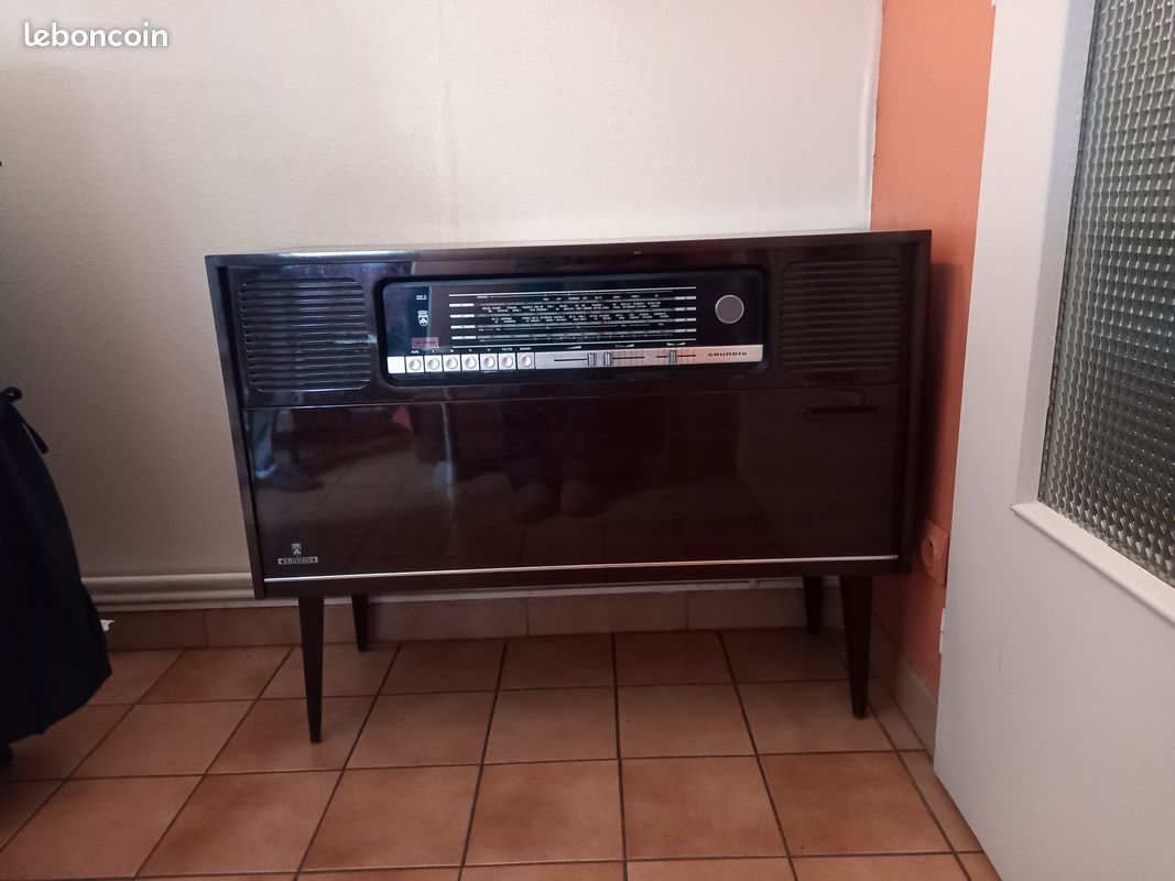 Meuble radio/tourne disque (image 2)
