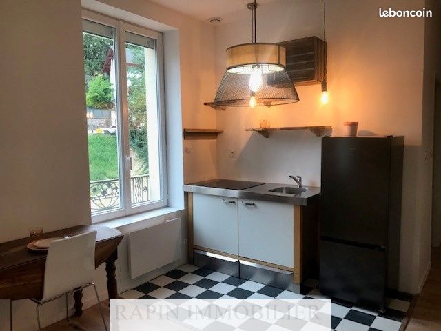 Appartement 1 pièce 29 m² · à Charbonnières-les-Bains · 29 m² · 700 €