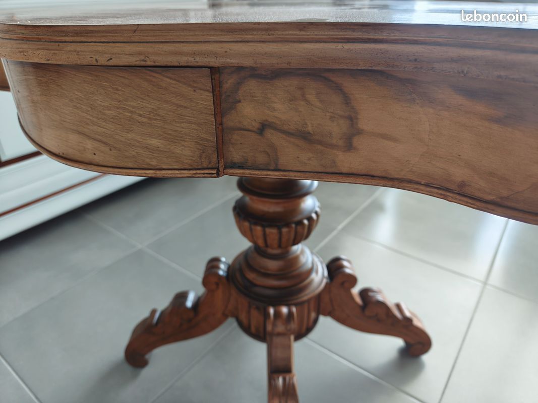 Table violon en bois massif avec pied central (image 8)