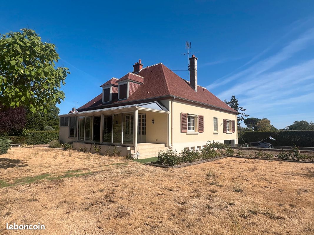 Maison 7 pièces 202 m² · à Cressanges · 202 m² · 296 000 €