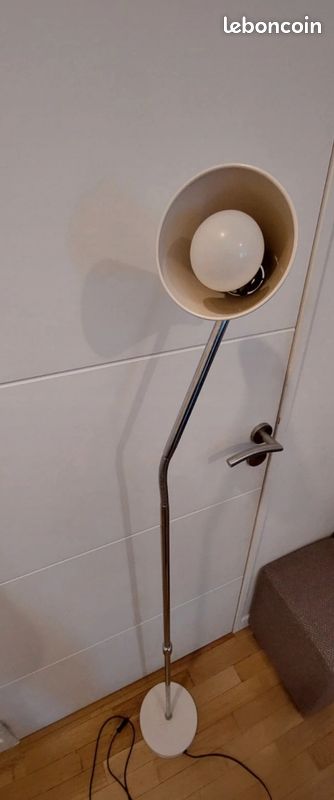 Lampe liseuse sur pied
ℹ️ REMISE E (image 3)