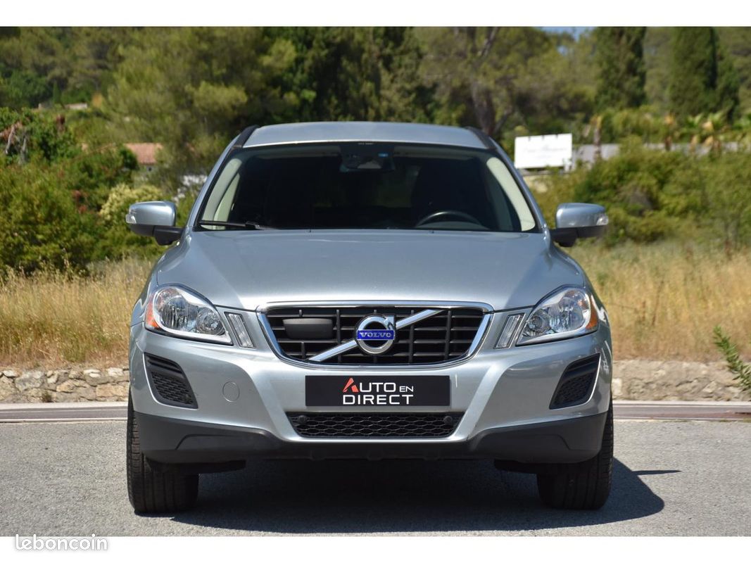 VOLVO XC60 D5 FAP AWD - 205 - BVA Geartronic Momentum (image 8)