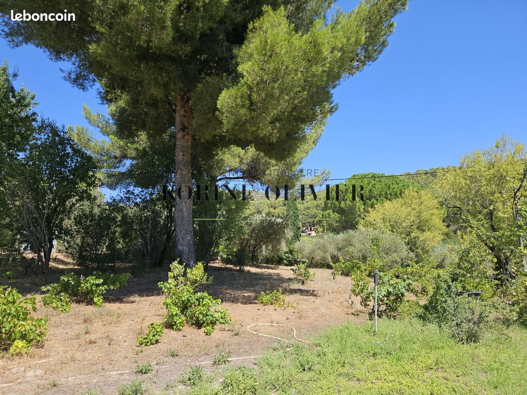 Terrain 800 m² · à Allauch · 800 m² · 360 000 €