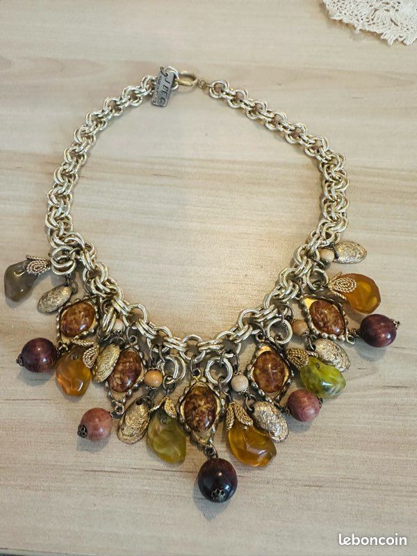 Collier Vintage Haute Couture Jacky De G - Métal Doré Et Résine Avec Breloques - Occasion