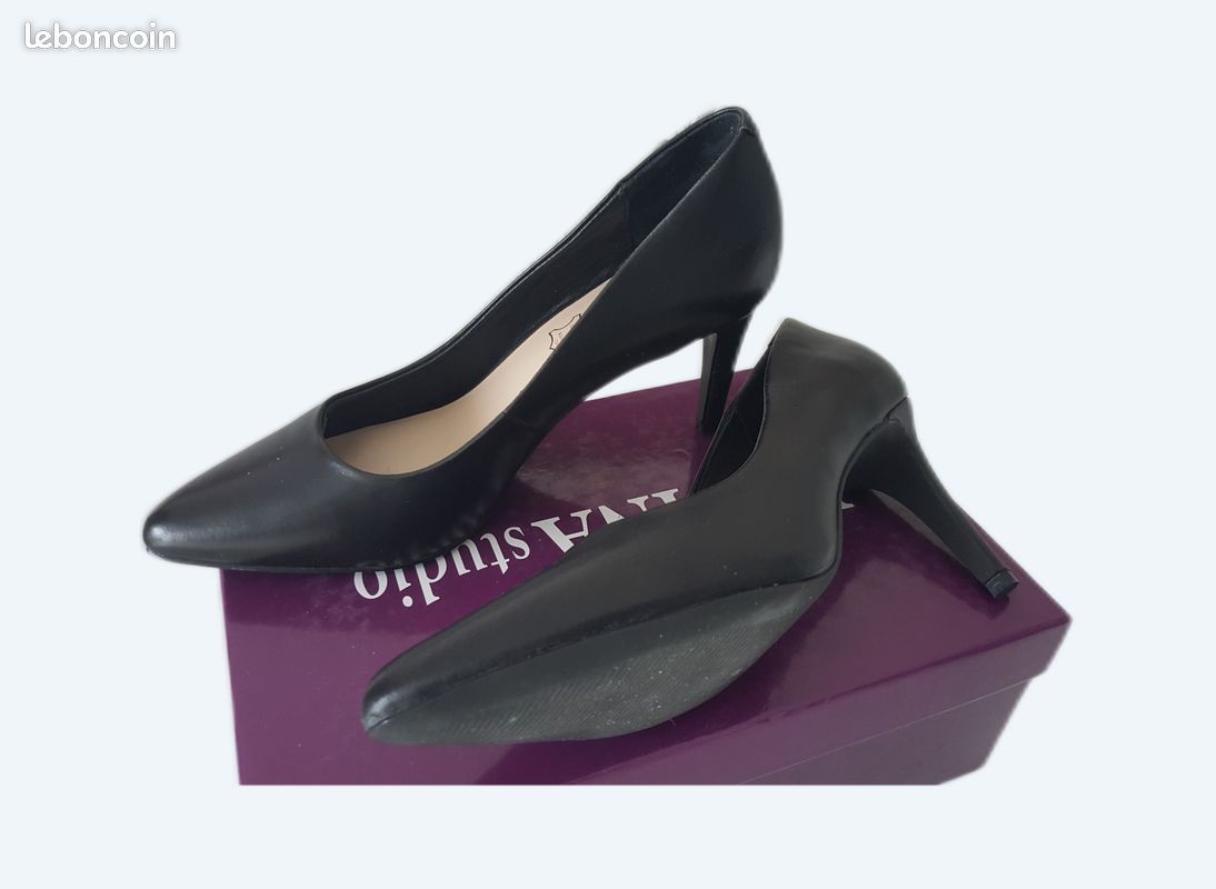 Escarpins à boucle en cuir noir Brenda Zaro petites pointures