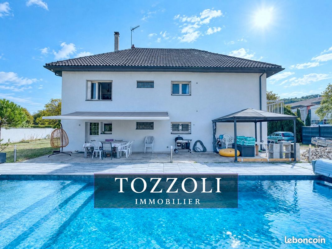 Maison 8 pièces 213 m² · à Crémieu · 213 m² · 375 000 €