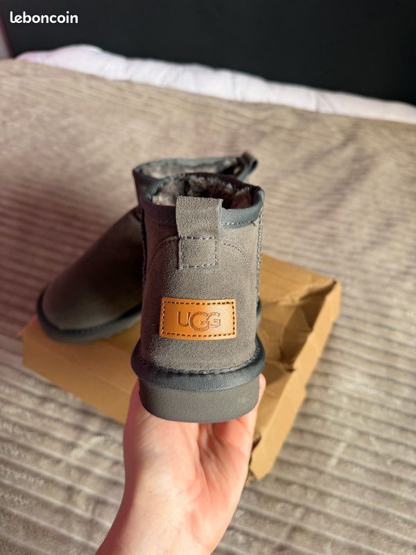 Ugg Mini Grises (image 2)