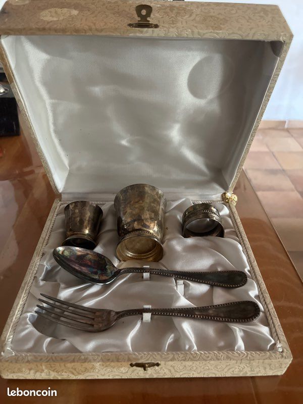 Coffret naissance métal argenté (image 1)