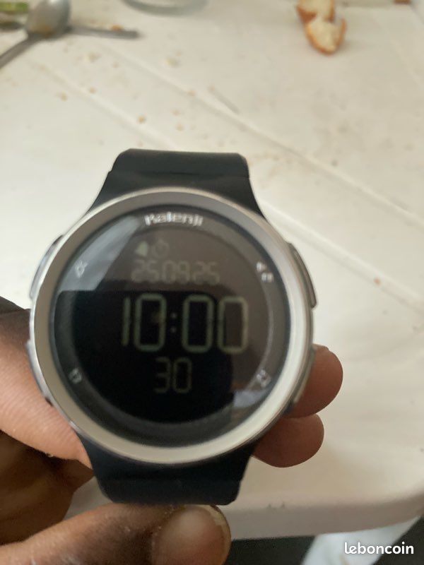 Montre Décathlon W900 noir Montres Bijoux