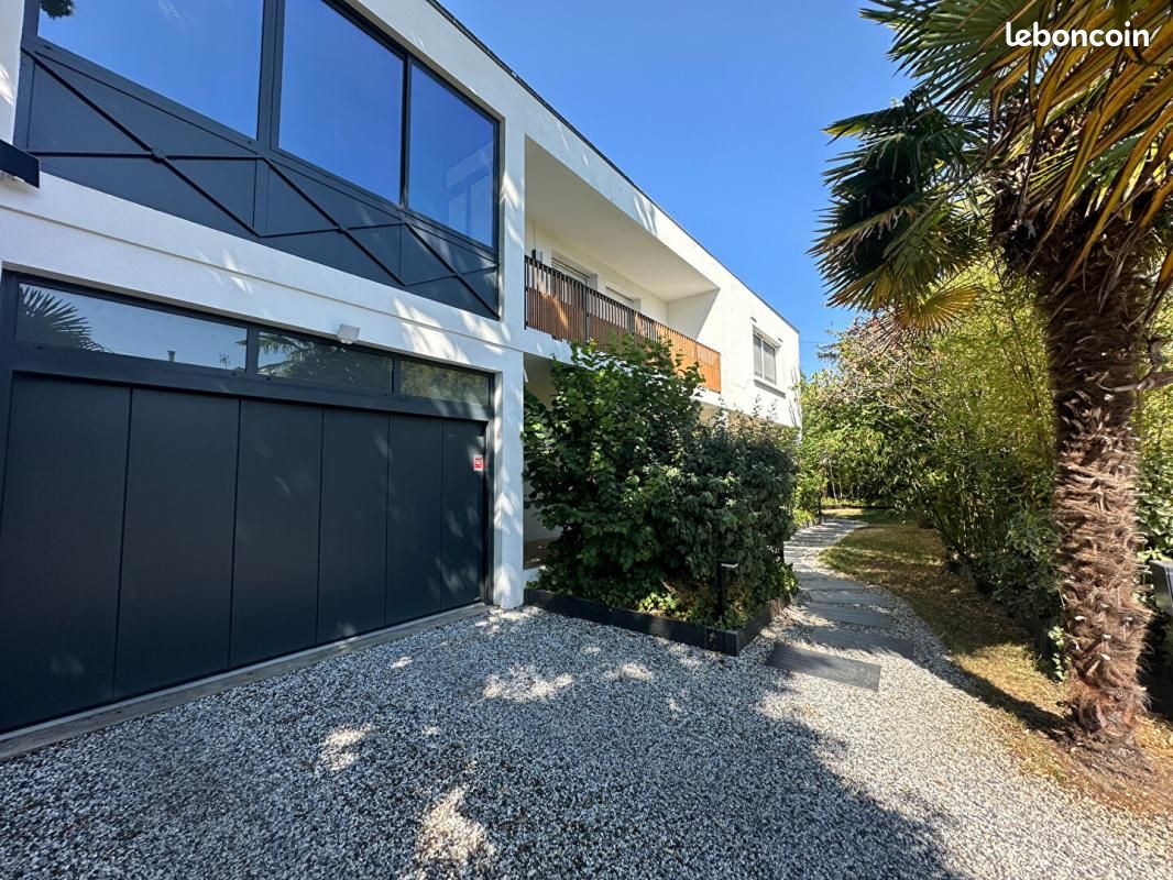 Maison 10 pièces 227 m² · à Avrillé · 227 m² · 735 000 €