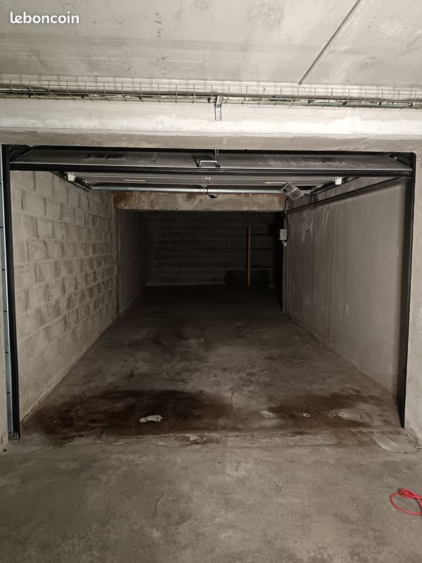 Grand garage vannes centre 52m2 (image 3)