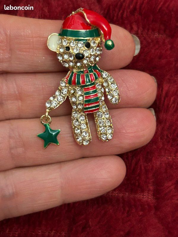 Broche De Noël Couronne De Renne – Strass Multicolores – Bijou Fantaisie Rouge – Neuf Sans Boîte (1,7 Pouce)