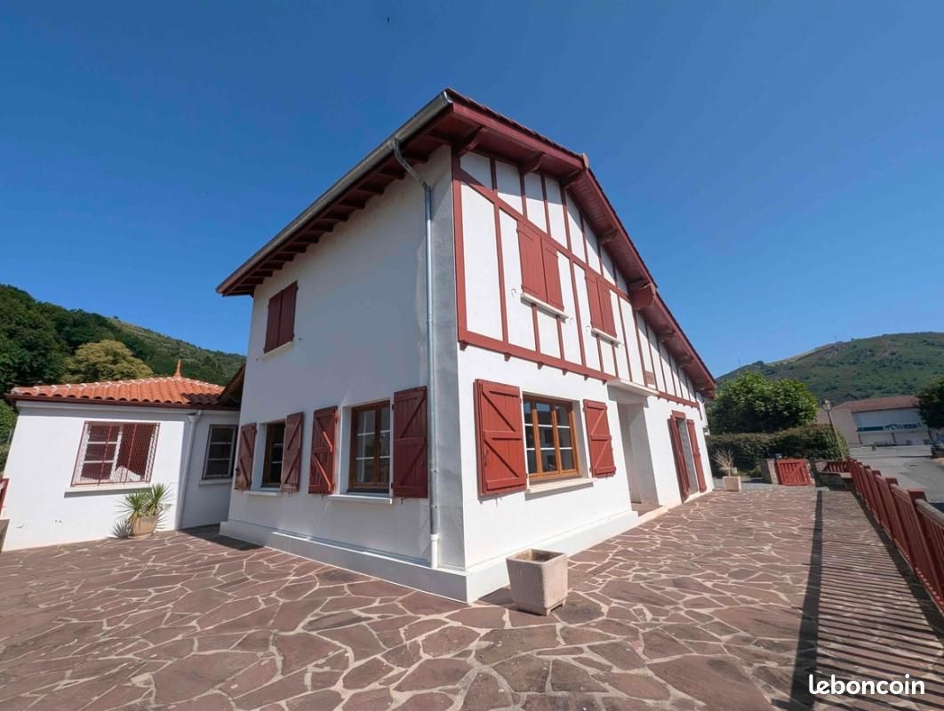Maison 5 pièces 129 m² · à Saint-Martin-d'Arrossa · 129 m² · 1 000 €