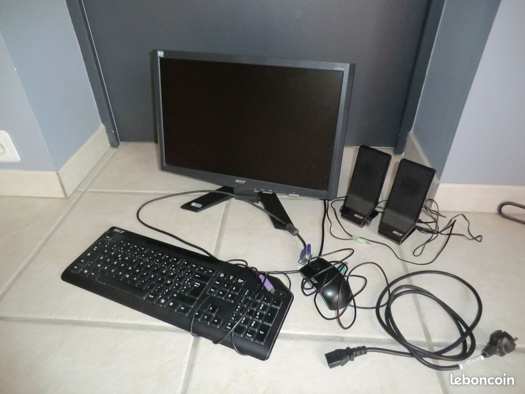 Ordinateur Acer (19 pouces) clavier, souris, enceintes (image 1)