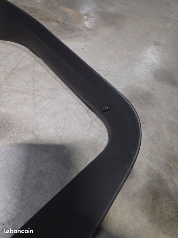 Plastique de hayon audi A3 8P (image 3)
