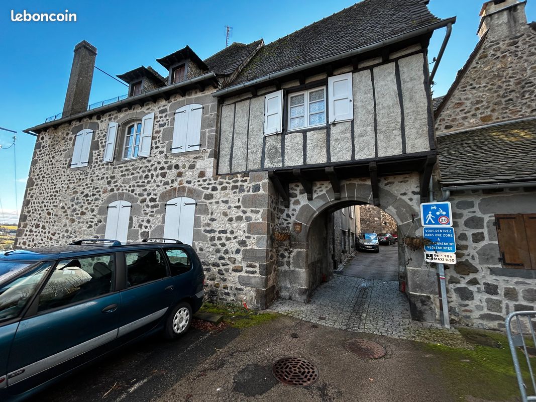 Belle Maison divisée à Mur de barrez (image 3)
