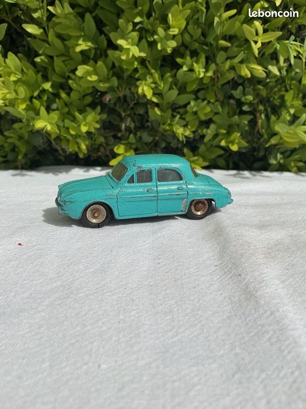 RENAULT DAUPHINE DINKY TOYS POUR ATLAS 24 E 1:43 of reference 24 E