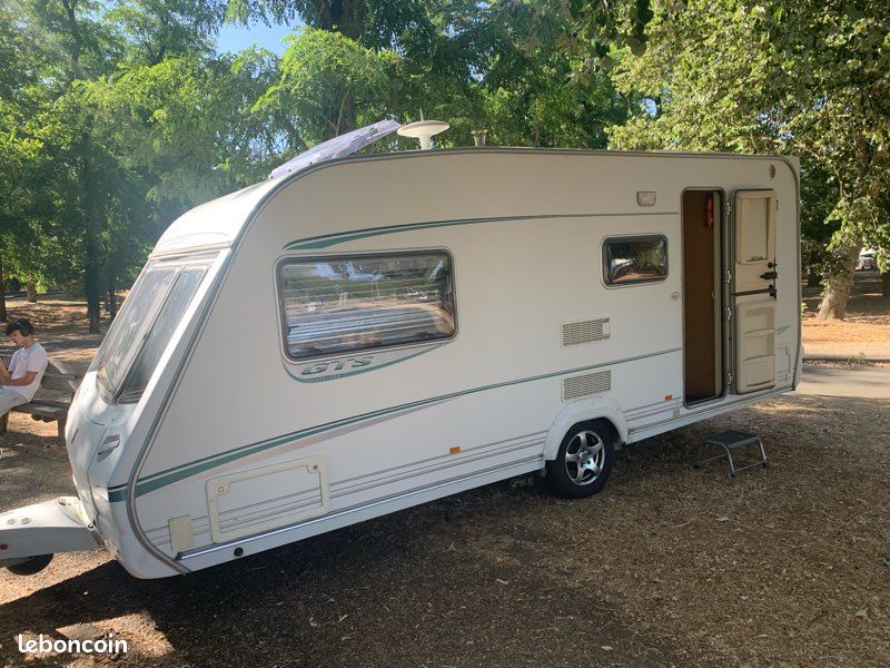 Caravanne Anglaise de 2004 - 4 couchages (image 1)