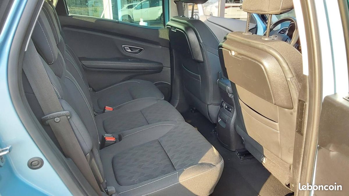 Renault Scénic 1.3 TCe 140ch FAP Limited 130g (image 16)