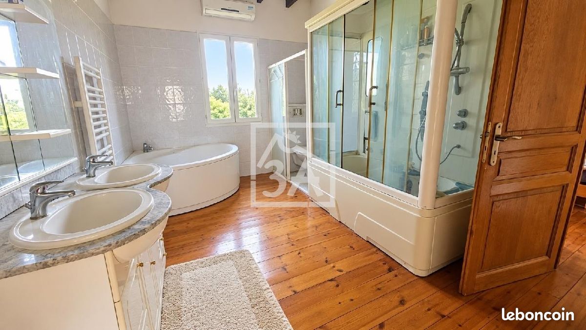 Maison 8 pièces 242 m² · à Oye-Plage · 242 m² · 374 900 €