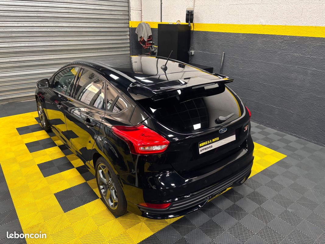 Ford Focus II 2.0 ST 250 cv Ecoboost 5 portes Recaro gps châssis sport alarme sièges chauffant pack hivers (image 7)