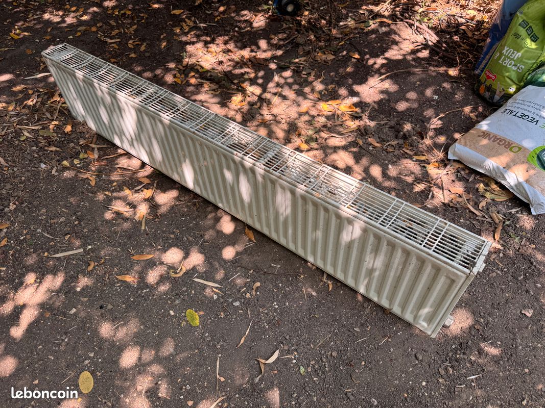 Radiateur à eau sous fenêtre (image 1)
