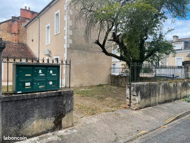 Terrain à bâtir à vendre à Périgueux pour construire 3 garages ou logement(s) (Place verdun quartier Clos chassaing Toulon)